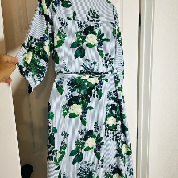 ASHLY & SAGE GREEN  and White Maxi Dress with Notched Collar and 3/4 Sleeves - Picture 3 of 5